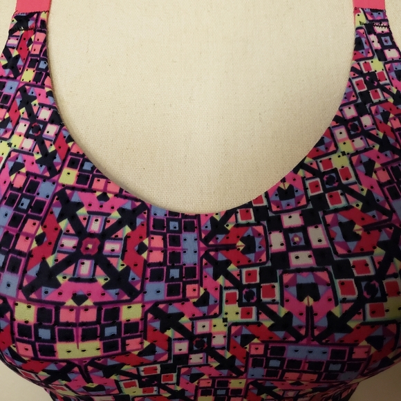 Victoria's Secret Sports Bra - Picture 2 of 6